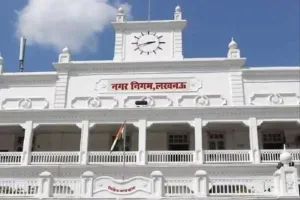 लखनऊ : नगर आयुक्त के निर्देश पर सभी जोन में चला अभियान, सामान जब्त कर दुकानदारों से वसूला जुर्माना