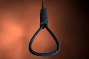 हल्द्वानी: चुनरी को फंदा बनाकर लटक गई 12वीं की छात्रा