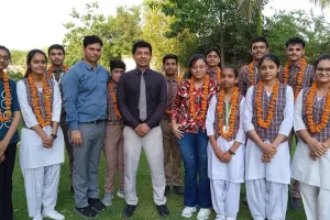 CBSE Board Result 2023 : Auraiya में सृष्टि गुप्ता ने 97 प्रतिशत अंक प्राप्त कर जिले में किया टॉप