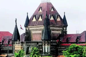 हाईकोर्ट ने आठ दशक लंबी लड़ाई के बाद दक्षिण मुंबई के दो फ्लैट मालिक को लौटाने को कहा