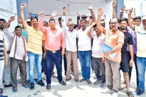 Rudrapur News : 24 घंटे से बिजली नहीं आने पर भगवानपुर के ग्रामीणों का प्रदर्शन, उग्र आंदोलन की चेतावनी