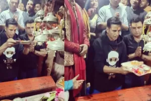 Akshay kumar: भोले की भक्ति में दिखे बॉलीवुड के मिस्टर खिलाड़ी, जागेश्वर और बदरीनाथ धाम पहुंचकर टेका मत्था