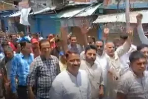 Uttarakhand News : समुदाय विशेष के 42 दुकानदारों ने छोड़ा शहर, हिंदू नाबालिग लड़की के भगाने की साजिश रचने के बाद बढ़ा बवाल