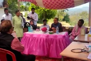 एक ऐसा गांव... जहां आजादी के बाद पहली बार पहुंची प्रशासनिक टीम, लोग खुश, समस्याओं के नाम पर आश्वासन