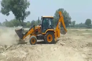 अयोध्या: कब्रिस्तान पर जेसीबी चलाने का प्रयास, पुलिस ने संभाली स्थिति 