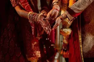 भदोही: 60 साल की उम्र में बुजुर्ग को चढ़ा इश्क का भूत, 28 साल की विवाहिता पर आया दिल, रचाई शादी, जानें पूरा मामला 