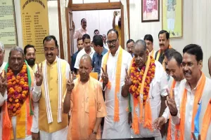 UP विधान परिषद की दो सीट के लिए BJP और सपा के प्रत्‍याशियों ने किया नामांकन 