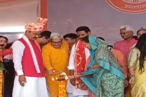 प्रयागराज: महापौर को मंडलायुक्त ने दिलाई पद और गोपनीयता की शपथ