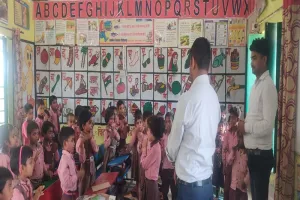 हरदोई: बच्चों का जवाब सुनकर हैरान रह गए डायट प्राचार्य, बोले- Very Good...