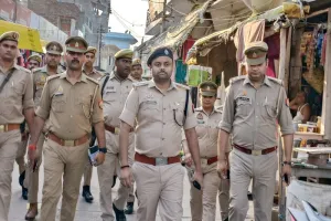 बहराइच: जरवलरोड में सड़क पर उतरे पुलिस अधीक्षक, पैदल मार्च के बाद की कानून व्यवस्था की समीक्षा  