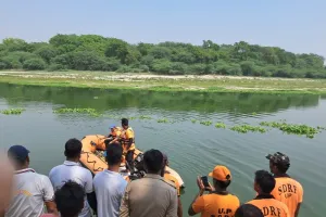 अयोध्या: नदी में स्नान को गया युवक डूबा, तलाश में जुटे गोताखोर