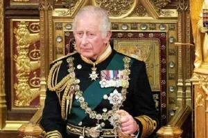 विरोध-प्रदर्शनों के बीच किंग चार्ल्स तृतीय का होगा राज्याभिषेक, ब्रिटेन में राजशाही के आलोचकों ने बताया मजाक