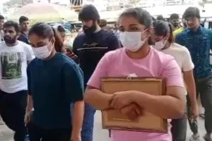 नरेश टिकैत ने पहलवानों को गंगा में मेडल बहाने से रोका, सरकार को दिया 5 दिन का अल्टीमेटम