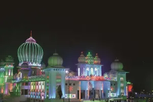 मथुरा: कान्हा नगरी में ऐसा मंदिर जिसके निर्माण में मजदूरी पर नहीं लगा एक भी पैसा 