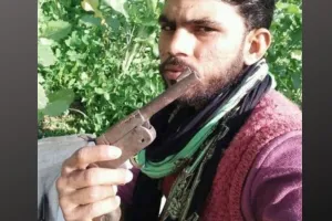 बरेली: बेखौफ शख्स ने तमंचे के साथ सोशल मीडिया पर डाला फोटो, हुआ वायरल