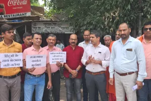 बरेली: राजस्थान के जैसलमेर में विस्थापित हिन्दुओं के मकान तोड़ने के विरोध में दिया ज्ञापन