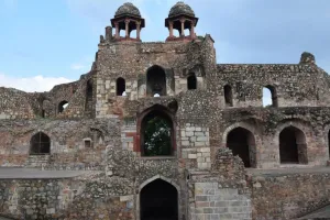 पुराने किले में खुदाई में मिली प्राचीन कलाकृतियां, केंद्रीय मंत्री ने भी किया दौरा