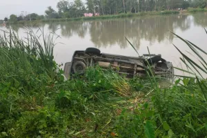 उत्तराखंड: खटीमा के लोहियाहेड में शारदा नदी में कार घुसी, चालक समेत पांच की मौत