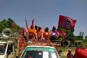 संत कबीर नगर : महाकाल मंदिर के मुख्य पुजारी और फूलन सेना के राष्ट्रीय अध्यक्ष ने पवन छापड़िया के समर्थन में किया रोड शो