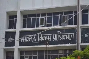 लखनऊ : कृष्णा नगर में दो मैरिज लाॅन को किया गया ध्वस्त