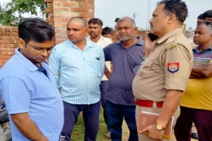 अमरोहा : टिनशेड और दीवार के नीचे दबने से वृद्ध की मौत