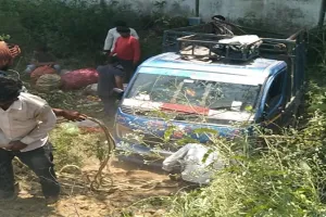 रामपुर : आश्रम पद्धति के पास सब्जी से भरा टाटा मैजिक पलटा, दस घायल