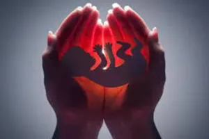 हल्द्वानी: पिता के हाथ गिरा भ्रूण, भीड़ ने हत्यारा समझ लिया