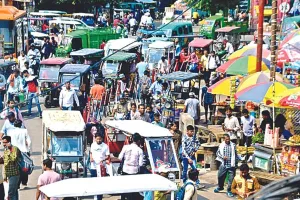 CM साहब! Kanpur में आपके आदेशों की खुलेआम उड़ाई जा रही धज्जियां, चौराहों पर धड़ल्ले से चल रहे अवैध स्टैंड
