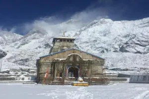 देहरादून: बर्फबारी के चलते केदारनाथ यात्रा पर लगा ब्रेक, प्रशासन की अपील जो जहां है वहीं रुके