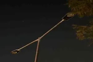 हल्द्वानी: निगम की स्ट्रीट लाइटें बनी शोपीस, गलियों में अंधेरा