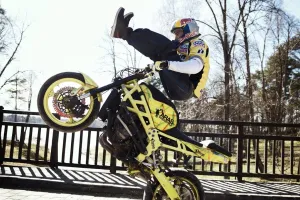 देहरादून: रोड पर स्टाइल दिखाने वालों पर पुलिस की पैनी नजर, ब्लॉगर हो जाएं सतर्क 