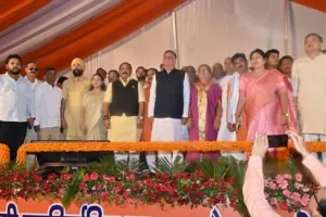 Mayor Shapath Grahan Samaroh: Kanpur में प्रमिला पांडे ने ली दूसरी बार महापौर पद की शपथ, नारों से गूंजा उठा मैदान