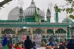 नैनीताल: कोर्ट ने पूछा - आप ने धर्म नहीं बदला है फिर आप वहां नमाज क्यों पढ़ना चाहती हैं?