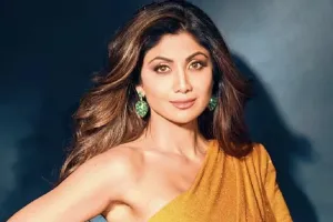 VIDEO : कोर स्ट्रेंथ ट्रेनिंग करती नजर आईं Shilpa Shetty, फिटनेस देख फैंस ने की तारीफ