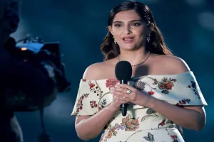 Photos: महाराजा चार्ल्स तृतीय के राज्याभिषेक समारोह में Sonam Kapoor ने दी स्पीच, बोलीं- 'हमारा प्रत्येक देश खास...'