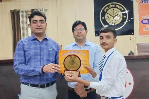 प्रयागराज : मेधावी विद्यार्थी सम्मान समारोह-2023 में पुरस्कृत हुए छात्र