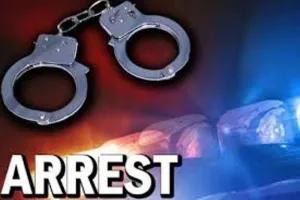 प्रयागराज : निकाय चुनाव में वोटरों को शराब व रुपये बांट रहे प्रत्याशी पति व उनके सहयोगी गिरफ्तार