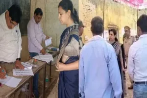 UP By-Election: छानबे सीट के मतदान को लेकर डीएम का एक्टिव मोड, नियम तोड़ने पर लगाई फटकार