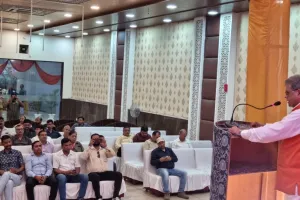 पीलीभीत: भाजपा प्रत्याशी जब नहीं जुटा पाई भीड़ तो वनमंत्री के सामने हुई फजीहत, देखें VIDEO 