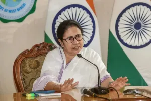 केंद्र के एजेंसी-राज ने हमारा काम चुनौतीपूर्ण बना दिया है : ममता बनर्जी 