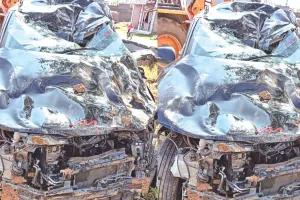 Jaspur News : दूसरे को बचाने के चक्कर में पलटी कार, दो लोग घायल, हायर सेंटर रेफर 