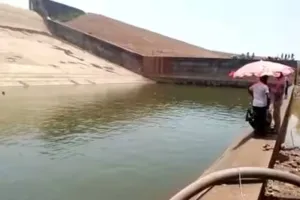  छत्तीसगढ़: मोबाइल फोन के लिए पानी की बर्बादी, तीन अधिकारियों के खिलाफ मामला दर्ज