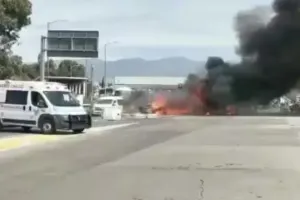 मेक्सिको के उत्तरी क्षेत्र में मालवाहक ट्रक और वैन की भीषण टक्कर में 26 लोगों की मौत 