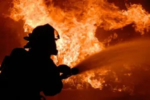 न्यूजीलैंड में आधी रात में लगी आग से कई लोगों की मौत, 30 से अधिक लोगों के लापता होने की आशंका 