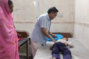 फर्रुखाबाद में प्रसाद का सेवन करने के बाद 80 लोग हुए बीमार, इलाके में अफरा-तफरी