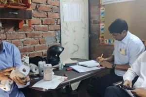 लखनऊ : मिलावटी खाद्य पदार्थ बनाने व बेचने वाले 27 प्रतिष्ठानों पर छापा, 31 नमूने भरे गए