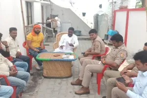 मेरठ: मुख्यमंत्री को ज्ञापन देने जा रहे पूर्व मंत्री को किया नजर बंद, पुलिस से तीखी नोक झोंक