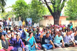 रामनगर: सिंचाई खण्ड परिसर में गरजे ग्रामीण, अतिक्रमण हटाने के नाम पर उत्पीड़न का आरोप