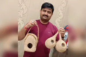 शाहजहांपुर: मॉडल ग्राम पंचायत में लगने लगे चिड़ियों के घर, भटपुरा रसूलपुर के प्रधान ने मंगवाए घोंसले