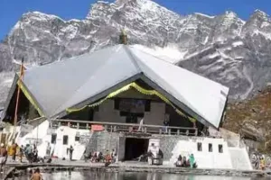 इस बार यात्री हेमकुंड साहिब के दर्शन के साथ बर्फ के नजारों का भी करेंगे दीदार